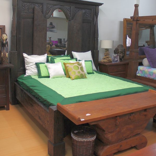 ORIGINAL JAVA WINDOW KING-SIZE BED