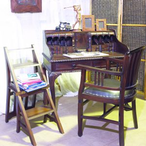 TRADITIONAL CABRIOLE DESK