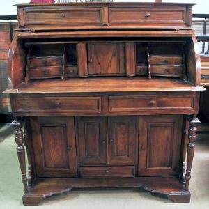 TRADITIONAL ROLL-TOP DESK