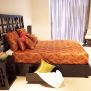 CFG EXCLUSIVE: ORIENTAL Q-SIZE BED